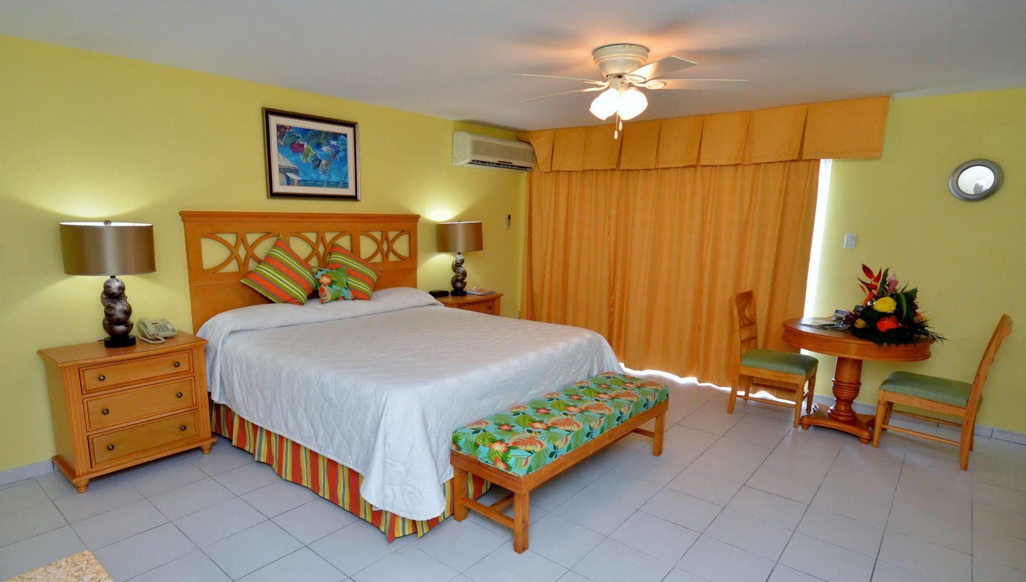 The Atrium Beach Resort And Spa, Ascend Hotel Collection Simpson Bay Exterior photo